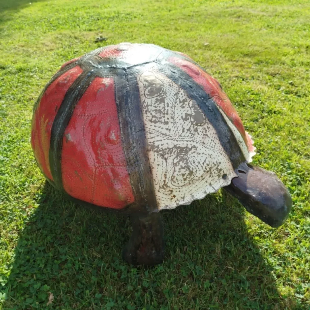 Statue de Tortue en Métal Recyclé - Décoration de Jardin Artisanale Madagascar