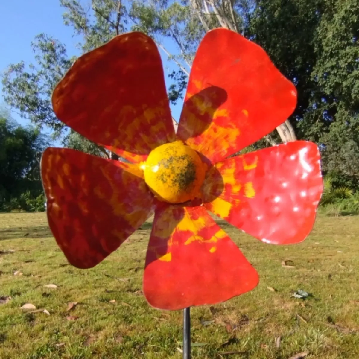 Fleur de Coquelicot en Métal Recyclé – Dites-le avec des fleurs ! – Image 2
